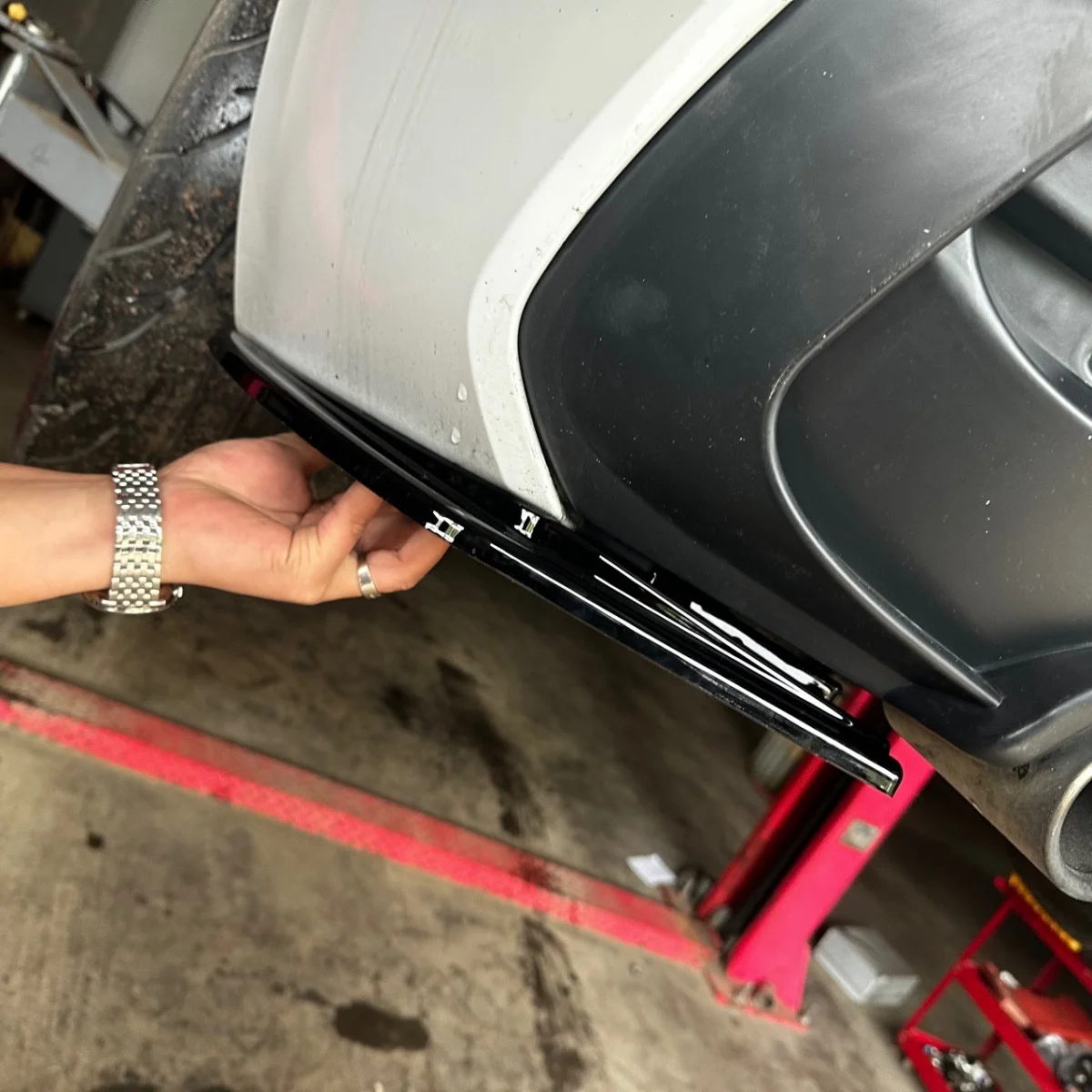 BMW F20 F21 116d 118d 118i 120i 125i M135i M 스포츠 2012-2019 LCI 튜닝용 글로스 블랙 맥스톤 스타일 리어 범퍼 사이드 스플리터