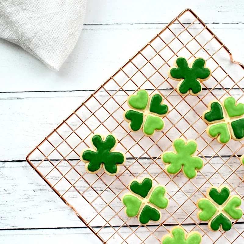 St. Patrick's Day Shamrock Four Leaf Clover DIY 3D Cookie Cutter Fondant Molds Baking Decoration Tool For Cake Mold Party Lucky cookie cutter baking mold cookie mould cookie printing mold fondant cutter baking decorating tools