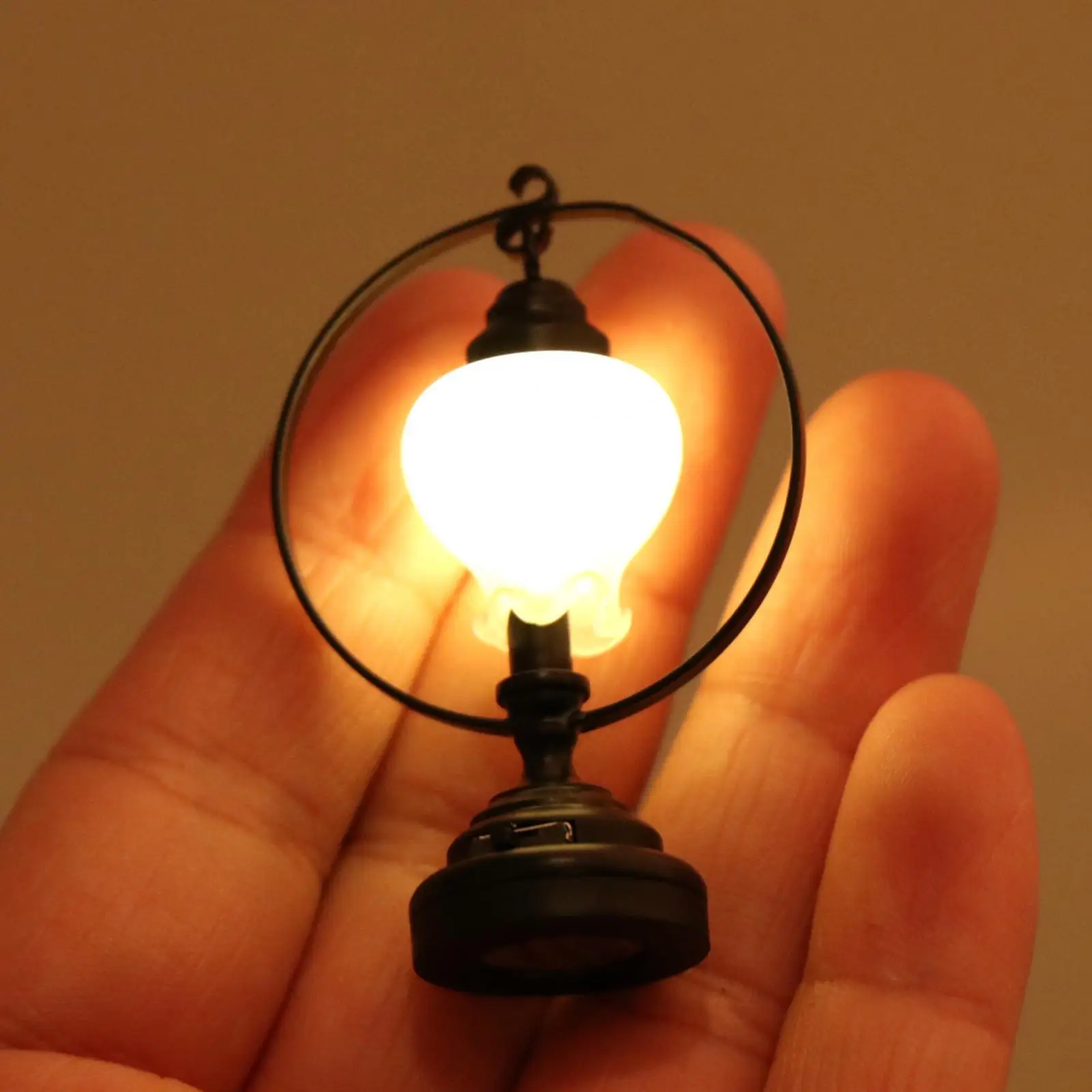 

Настольная микроландшафтная лампа в масштабе 1:12 для кукольного домика, металлическое настольное освещение, украшение мебели для дома, кухни, сада, гостиной