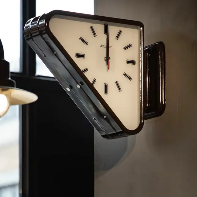 Creative Design Wall Clocks Minimalist Fashion Restaurant Nordic Luxury Wall Watch Metal Living Room Horloge Home Decoration 2