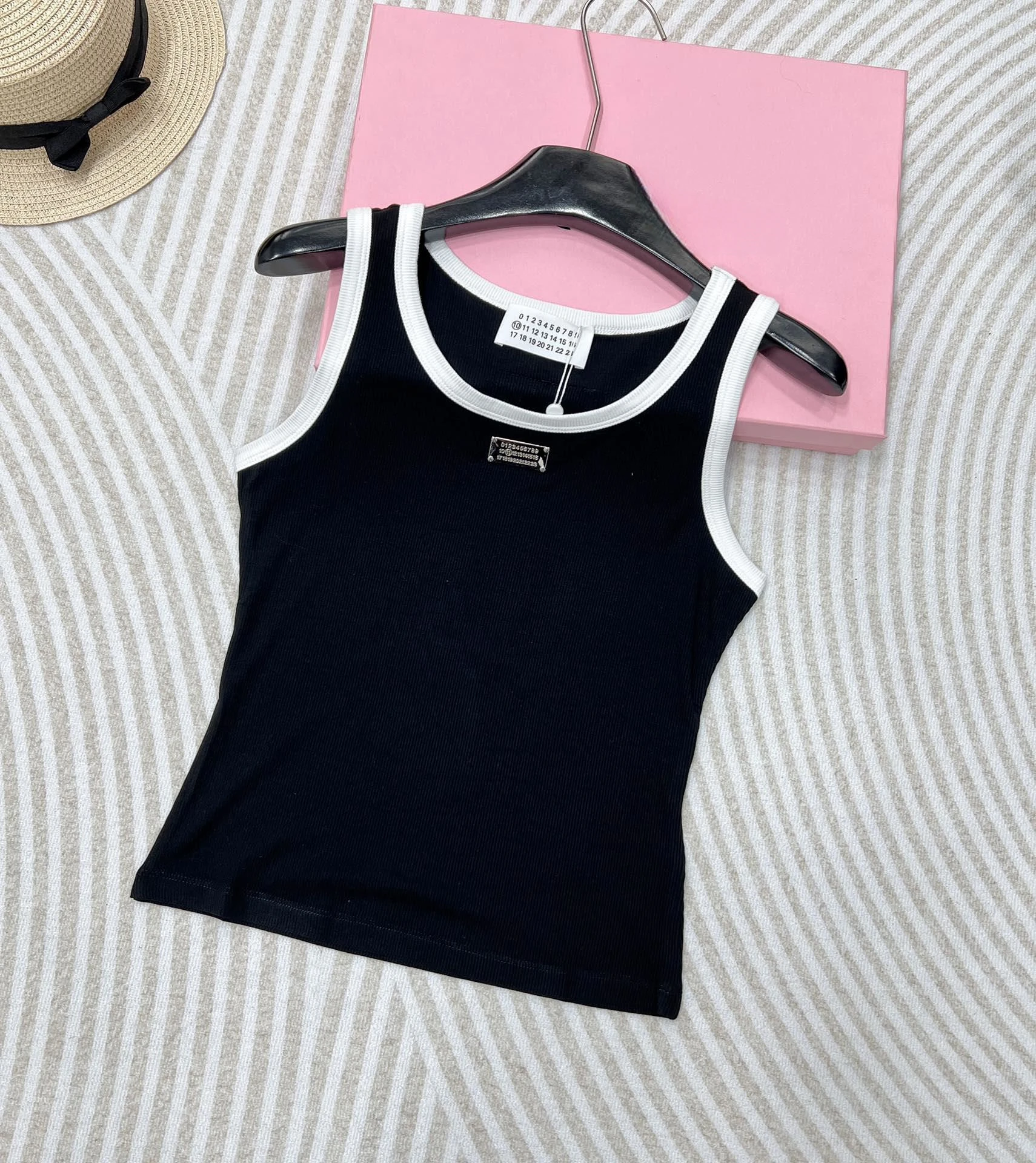 

Women Vest Fashion Numbers Design Couple Sleeveless High Quality Half Sleeve Causal Sports Women's Loose Vest Sleeveless