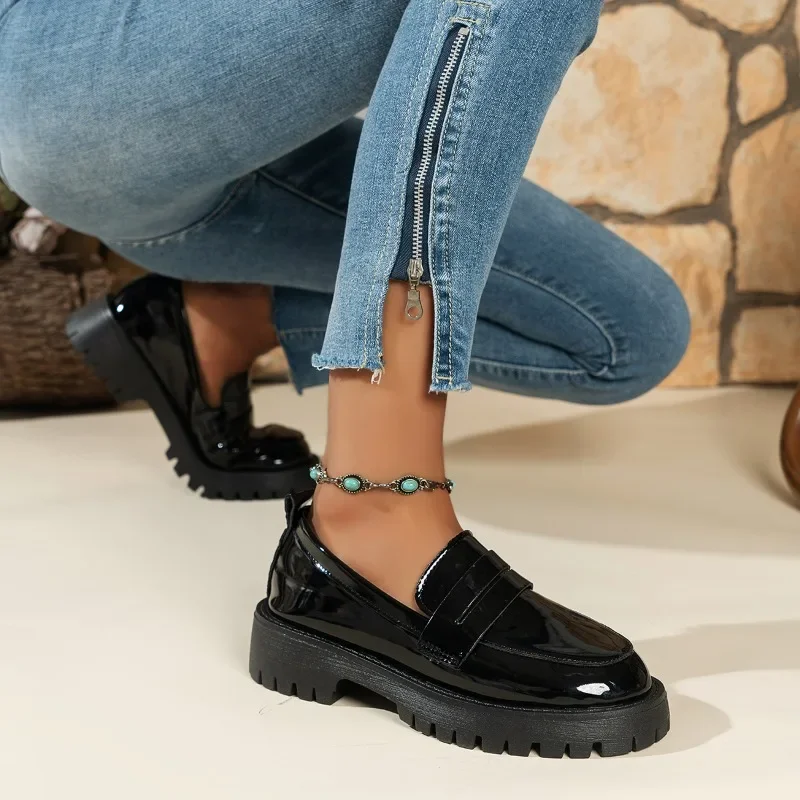 2024 Spring and Autumn Hot Selling Women's Shoes Fashionable Round Toe Solid Color Glossy Slip-on Low Heel Women's Loafers 3