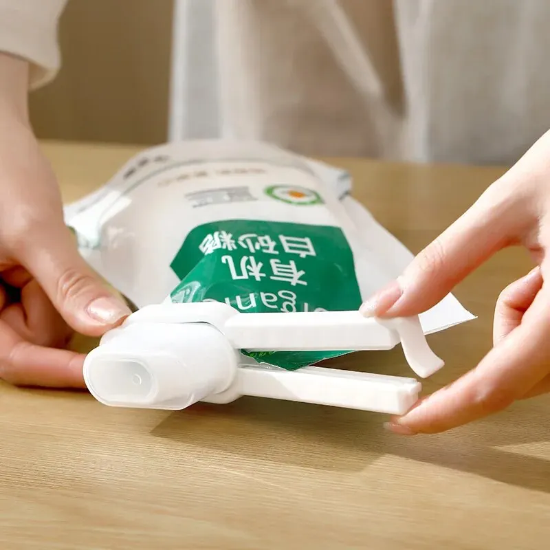 Sealing Clips 2PCS Food Bag Clips With Lid Milk Powder Snack Sealer Kitchen Food Moisture-Proof Chips Milk Bag