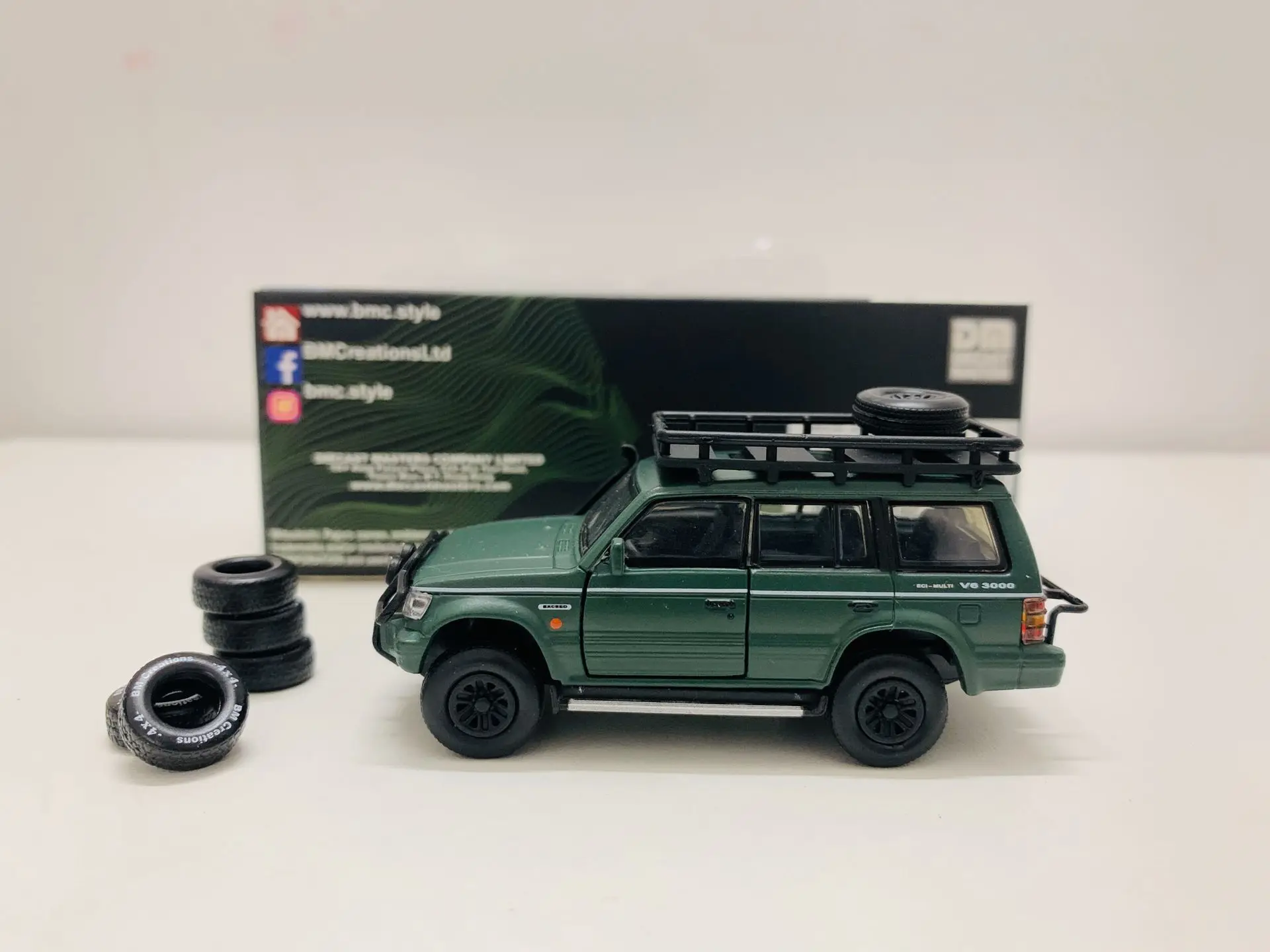 

2Gen Pajero Jungle Pack Зеленый (LHD) масштаб 1/64 литая миниатюрная машина