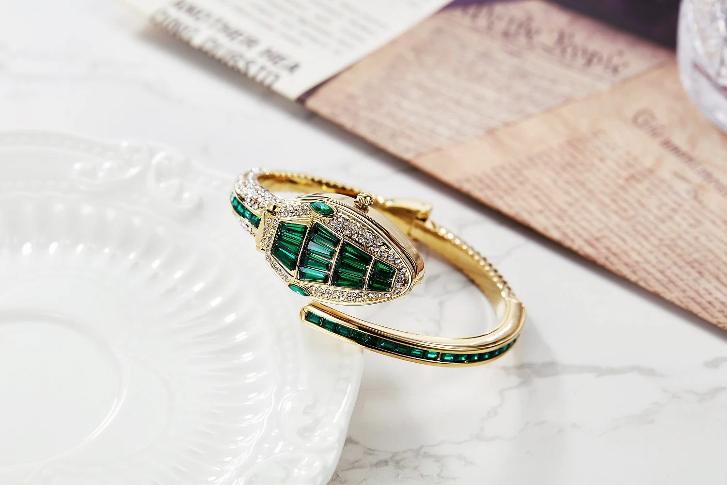 Fashion Classic Luxury Brand Color Gemstone Snake Head Women Clock Bracelet Watch Ladies Bracelet Wrist Watch
