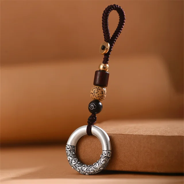 티베트어 실버: 운세를 위한 세련된 자동차 키 체인 티베트어 실버: 운세를 위한 세련된 자동차 키 체인