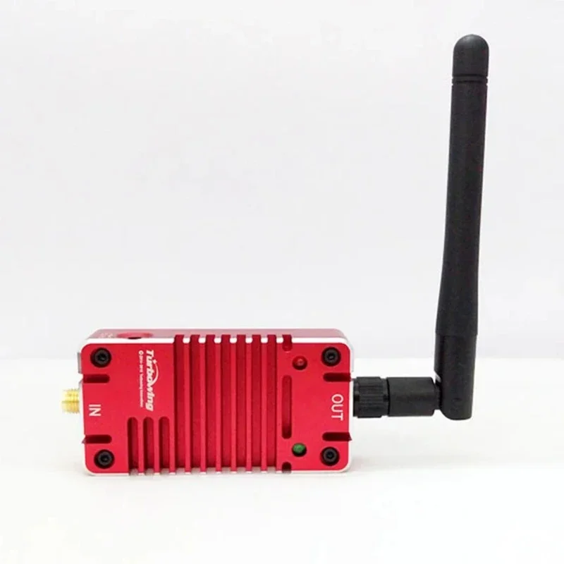 Amplificateur de signal radio 2.4G 4000mW installé sur un drone FPV, câbles d'antenne connectés