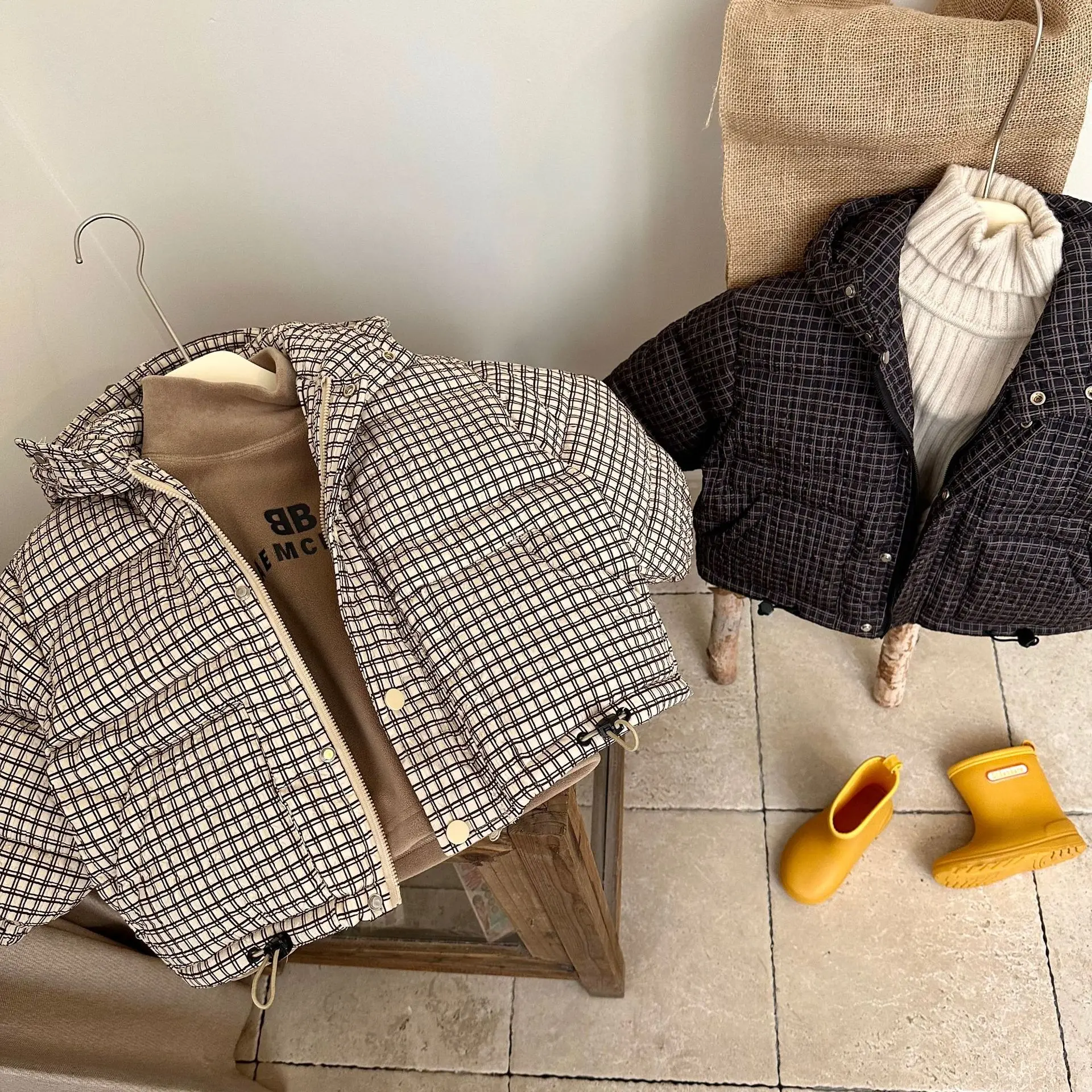 

Children down jacket 2023 slanted eyes hooded winter new private grid down jacket baby short coat