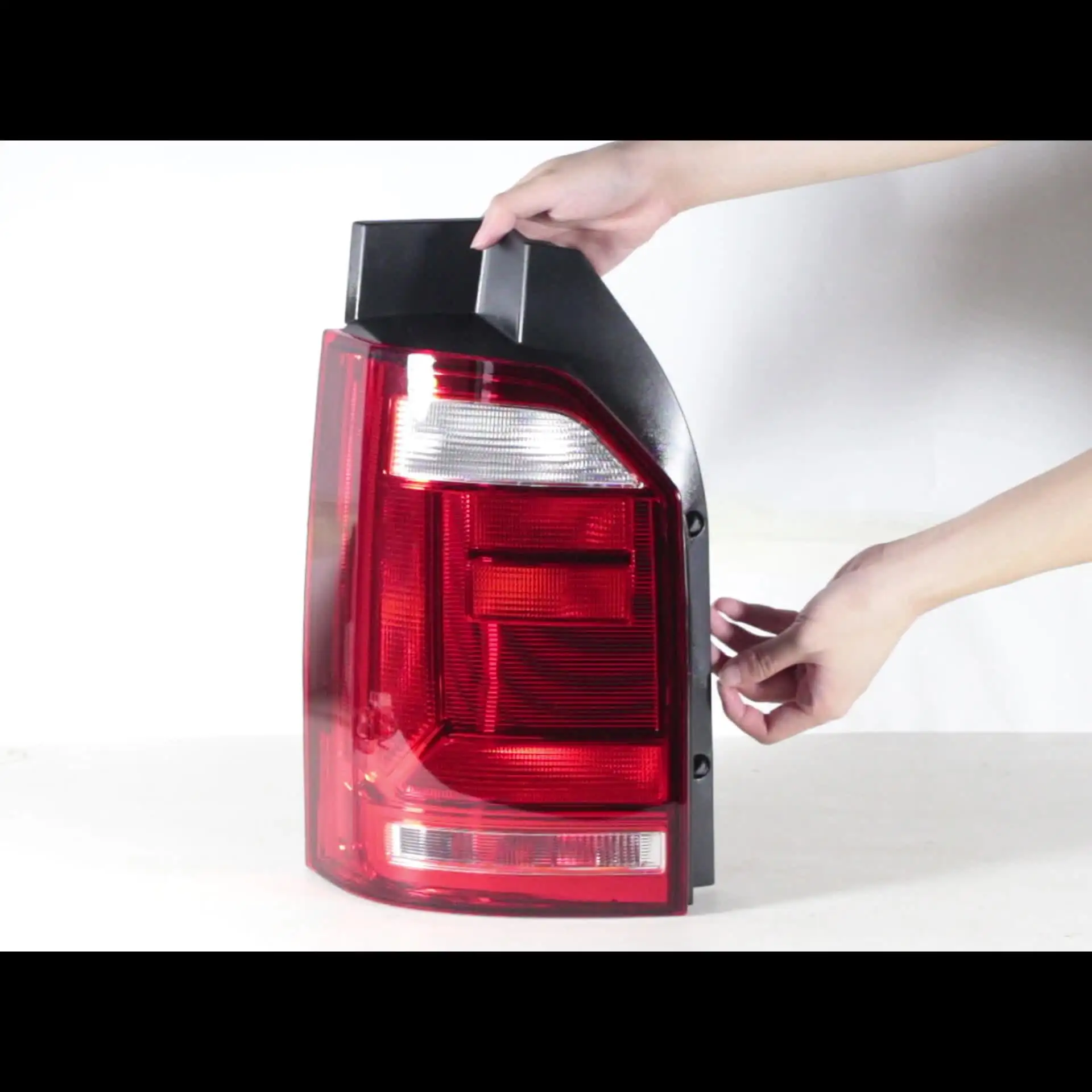 VW T5 MULTIVAN LEDテールライト LED リアライト VW T5 03-09 / T5 GP 09-14 LED インジケーター