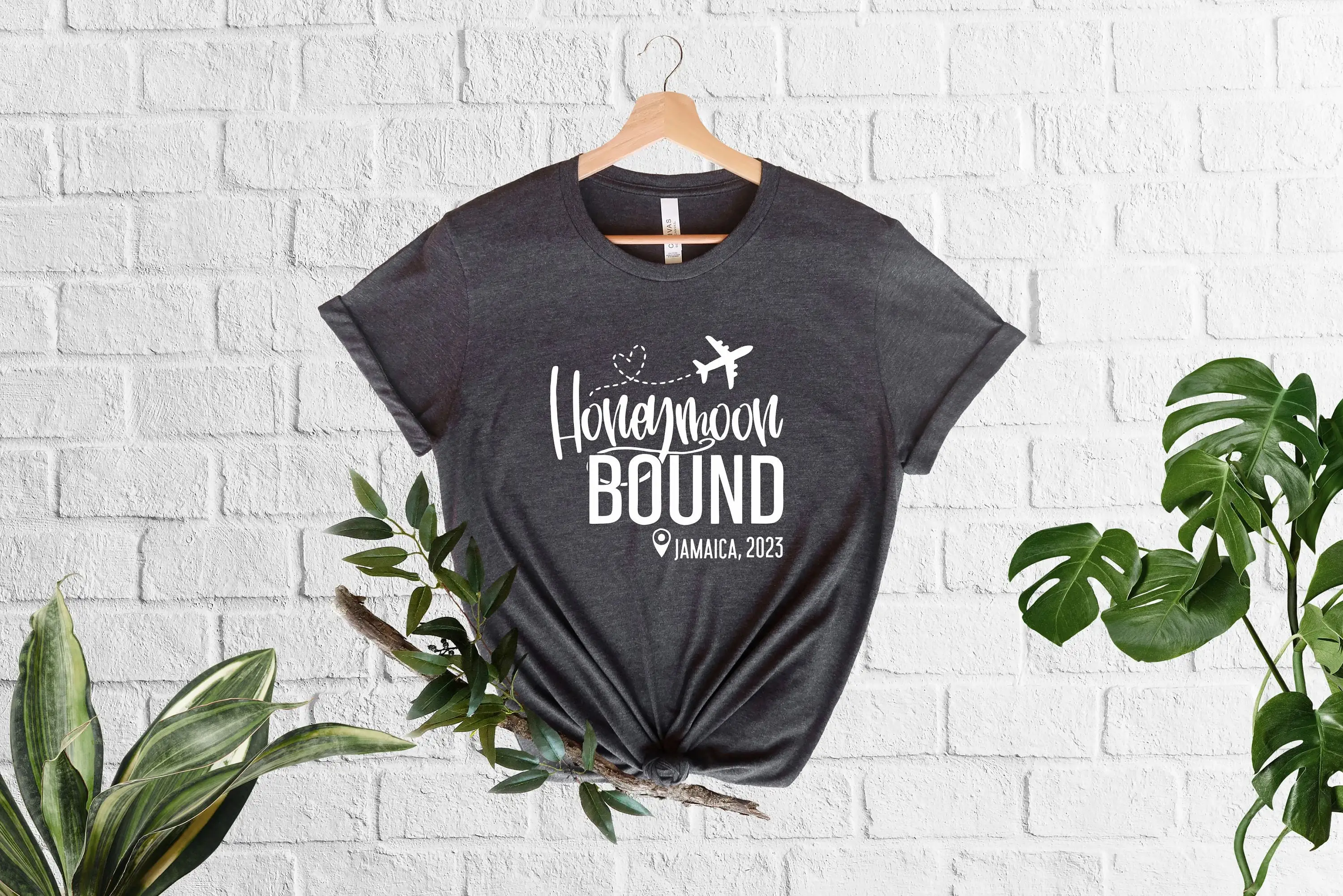 

2024 New Stylish Valentine's Day Lover T-shirt Honeymoon Bound Romance Slogan Shirt 2024 New Fallow Comfort Honeymoon Couple Tee
