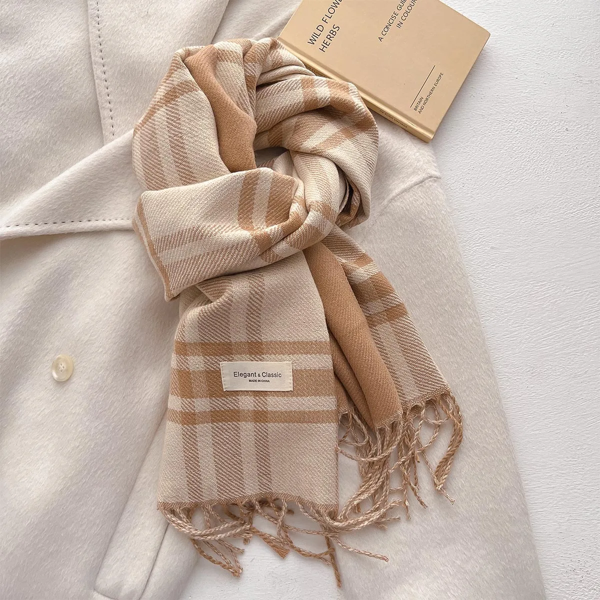 thumbnail image 1 of Nueva bufanda de diseñador de invierno para mujer, bufandas largas cálidas de moda de lujo, chal con borlas, abrigos de imitación de cachemira para el hogar para hombres, accesorios, 1 of 4
