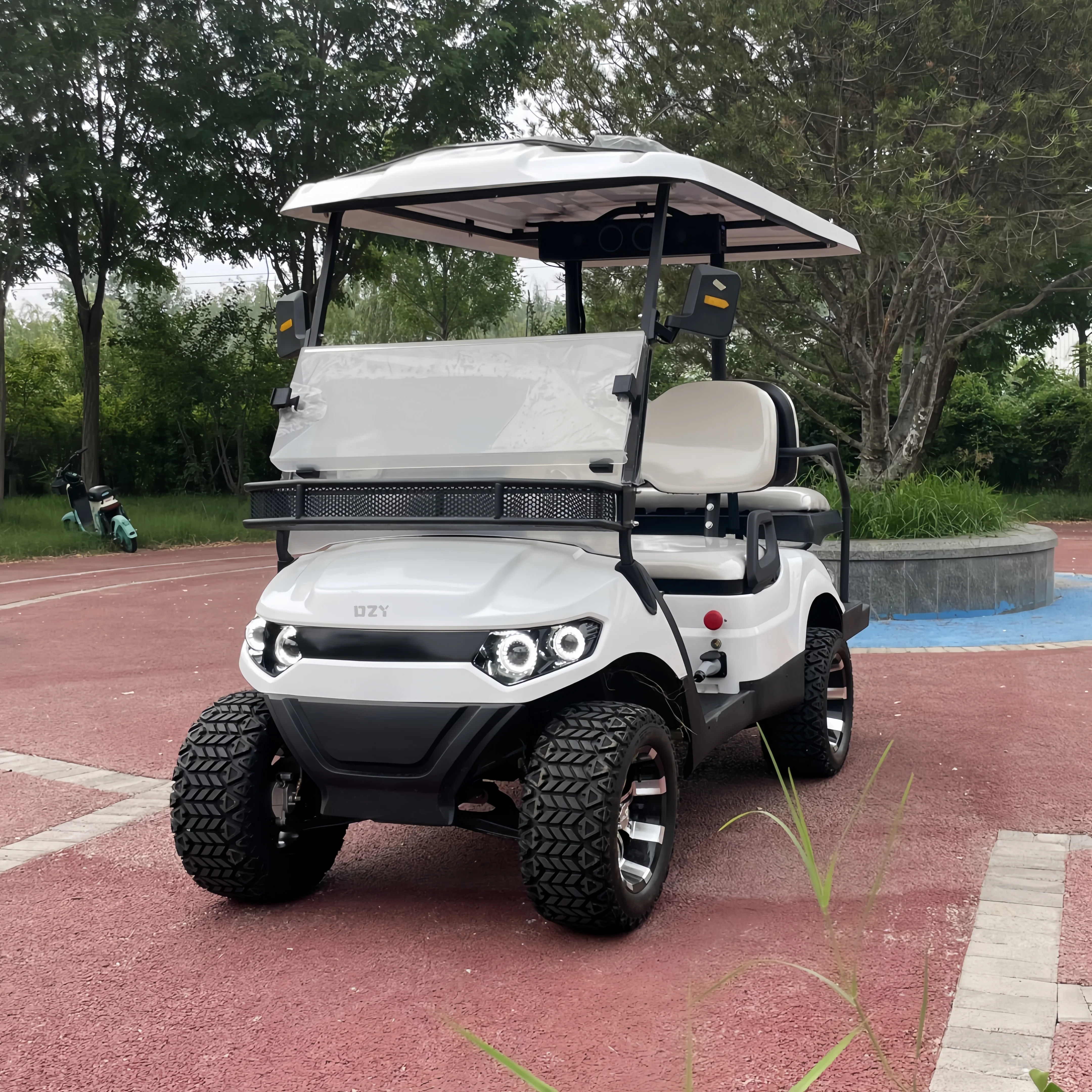 new technology equipped with windshield maintenance free battery electric four-wheel new energy golf cart