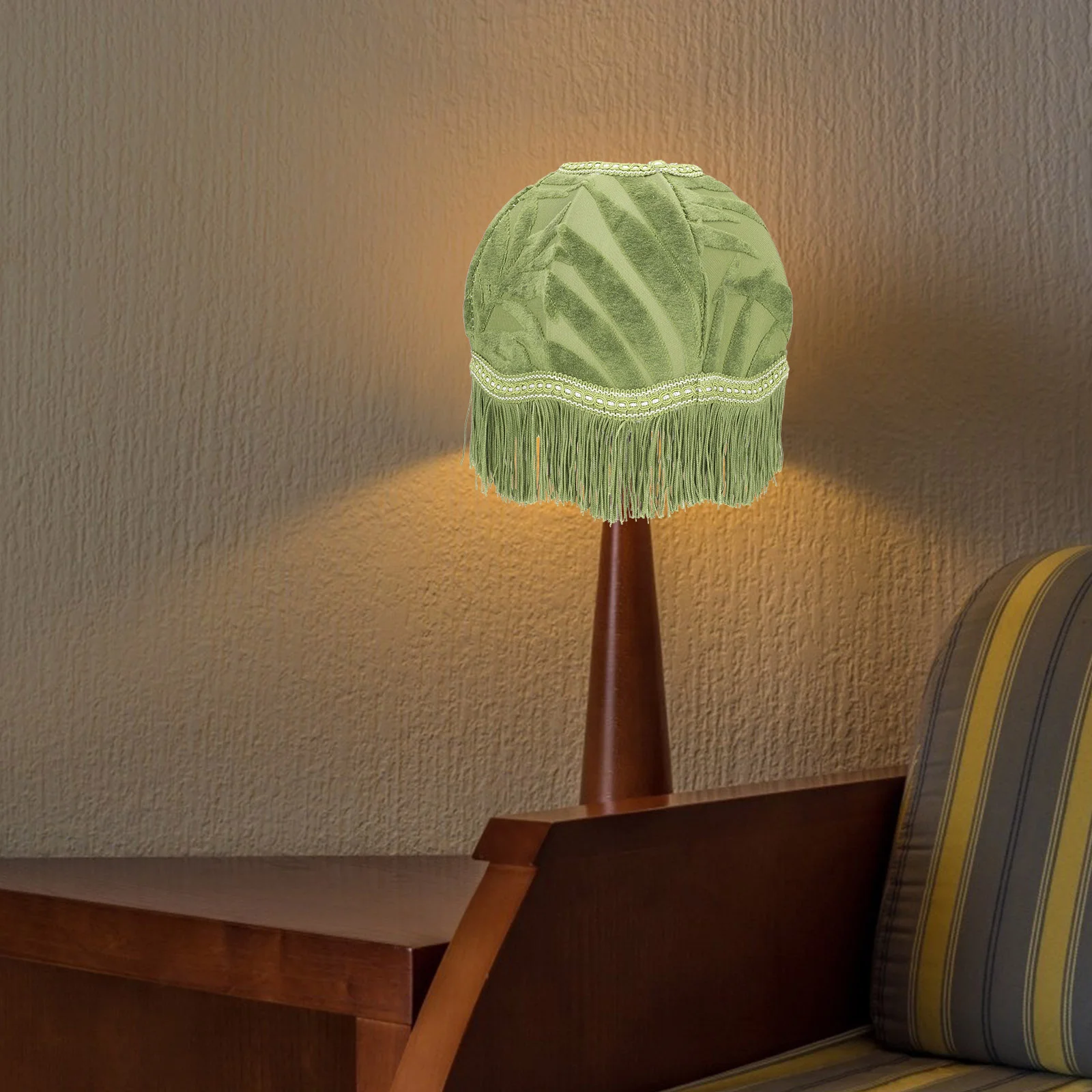 

Small Lamp Shade E27 Plush Fabric Lamp Shade European Style Lampshade Tassel Lamp Cover Vintage Light Cover Cloth Lampshade