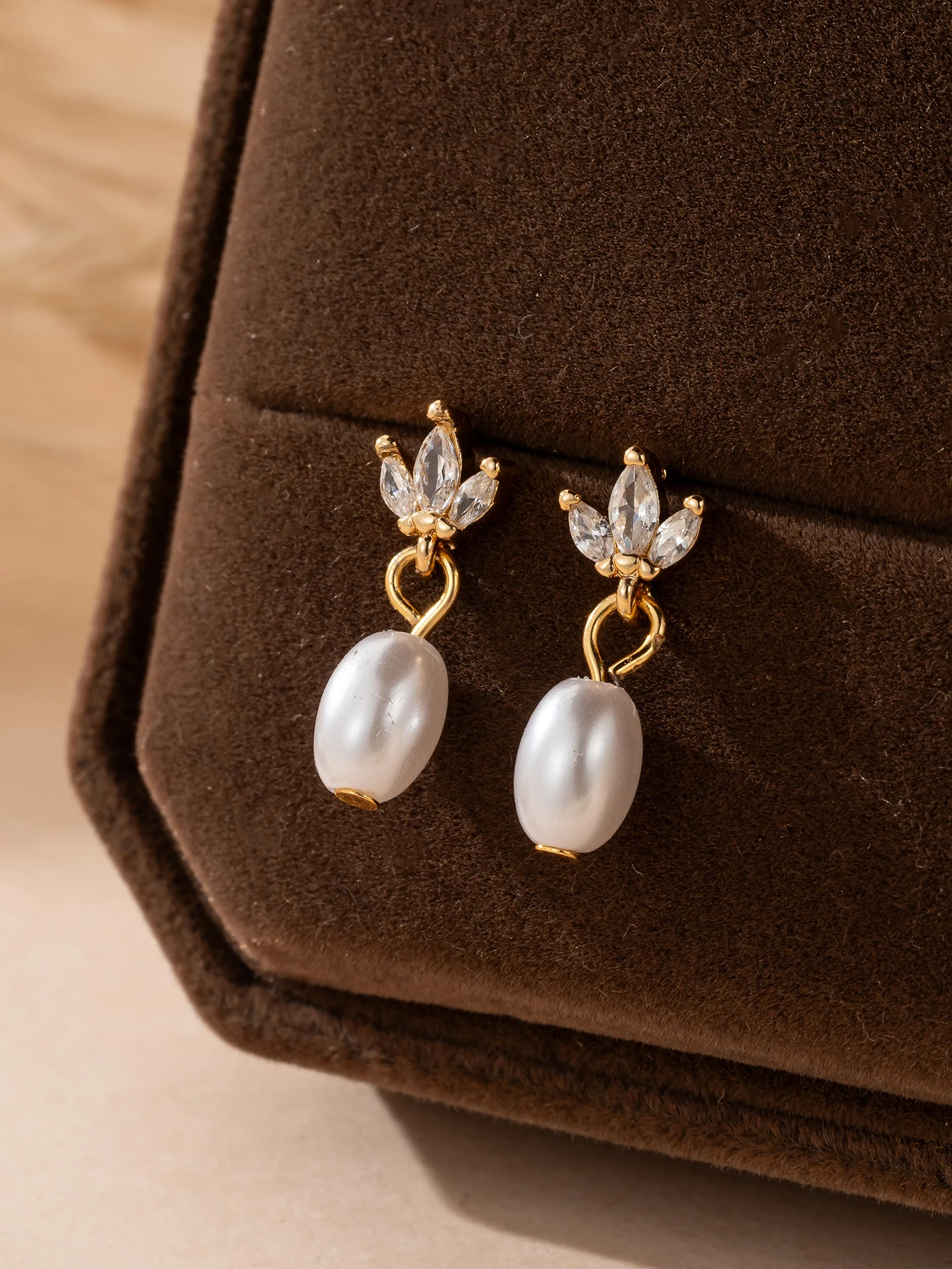 Sweet Imitation Pearl Charm Cubic Zirconia Leaf Earrings Womens Party Jewelry