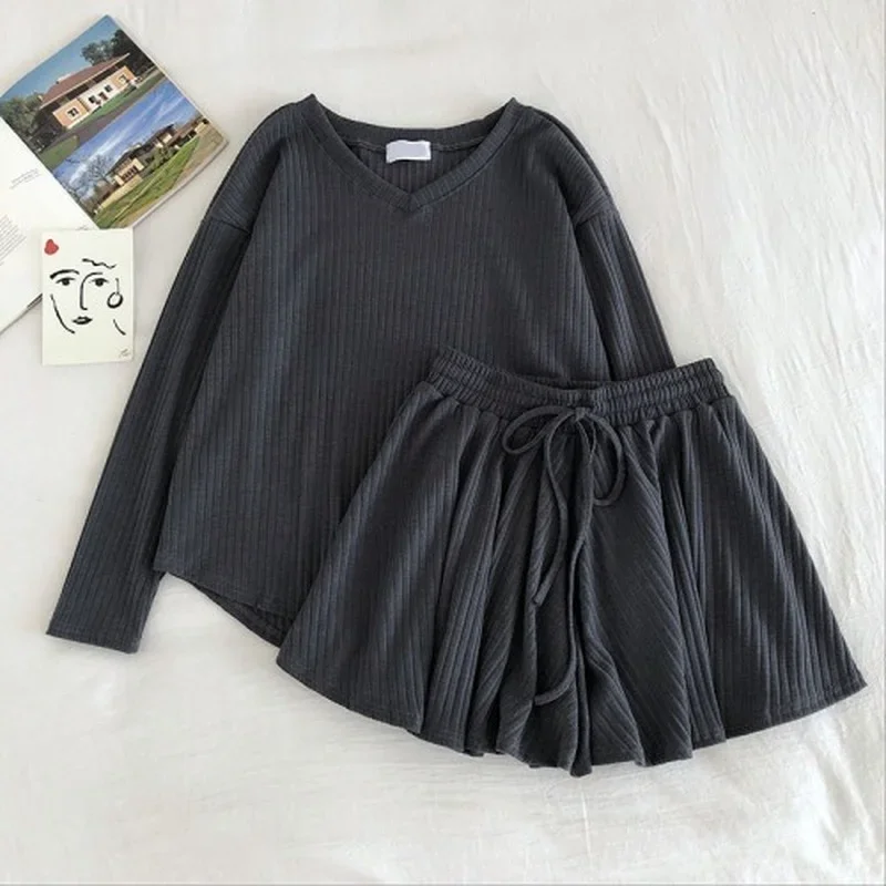 Casual Fashion 2-piece Women's V-neck Long-sleeved Loose Knit Top High-waist Hip-lifting Elastic Wide-leg Shorts All-match Suit