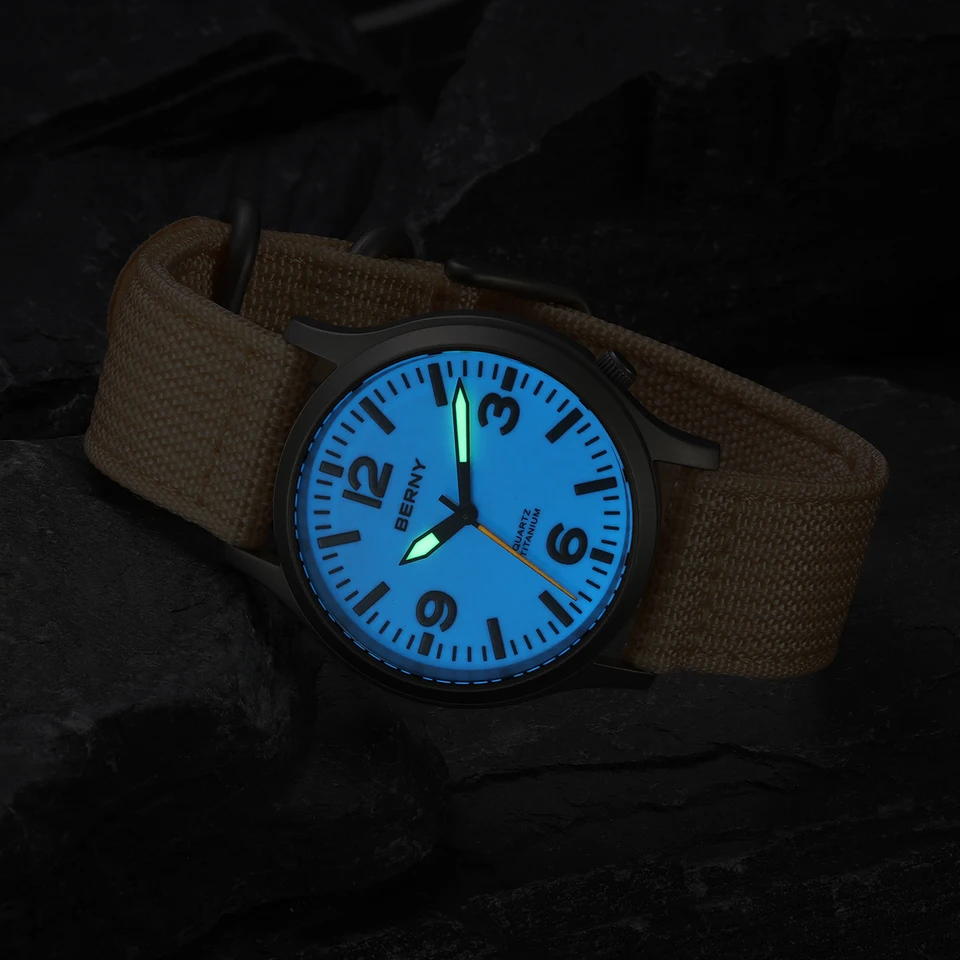 男性用ベルニーチタン時計、サファイアフィールドスポーツクォーツ