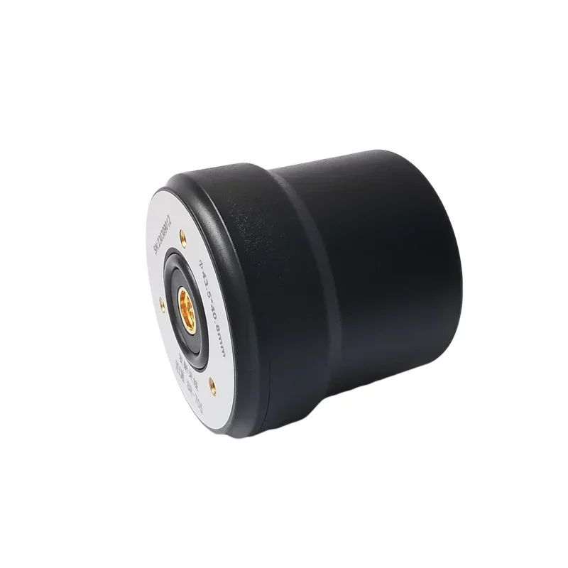 Gros plan sur le connecteur de l'antenne GNSS HA-901, conçue pour la réception multi-systèmes GPS GLONASS Galileo Beidou