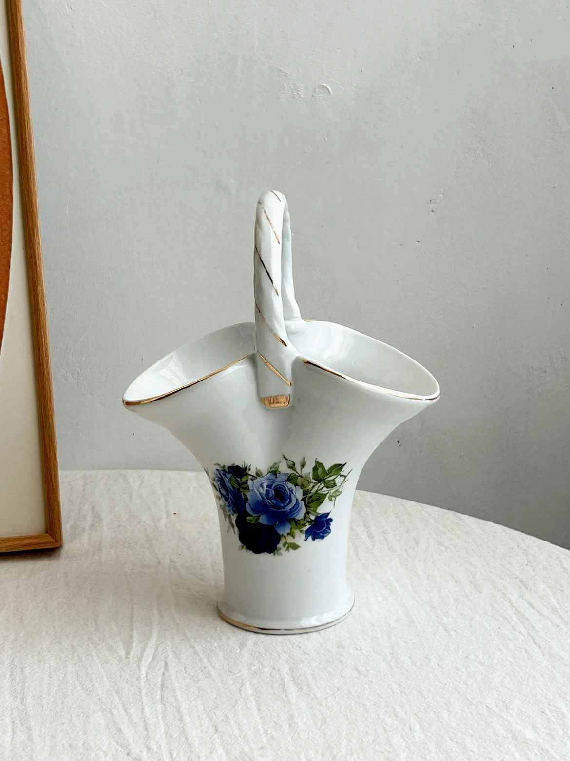 

Export vintage jacaranda hand basket Small fruit basket Flower basket Vase ornaments