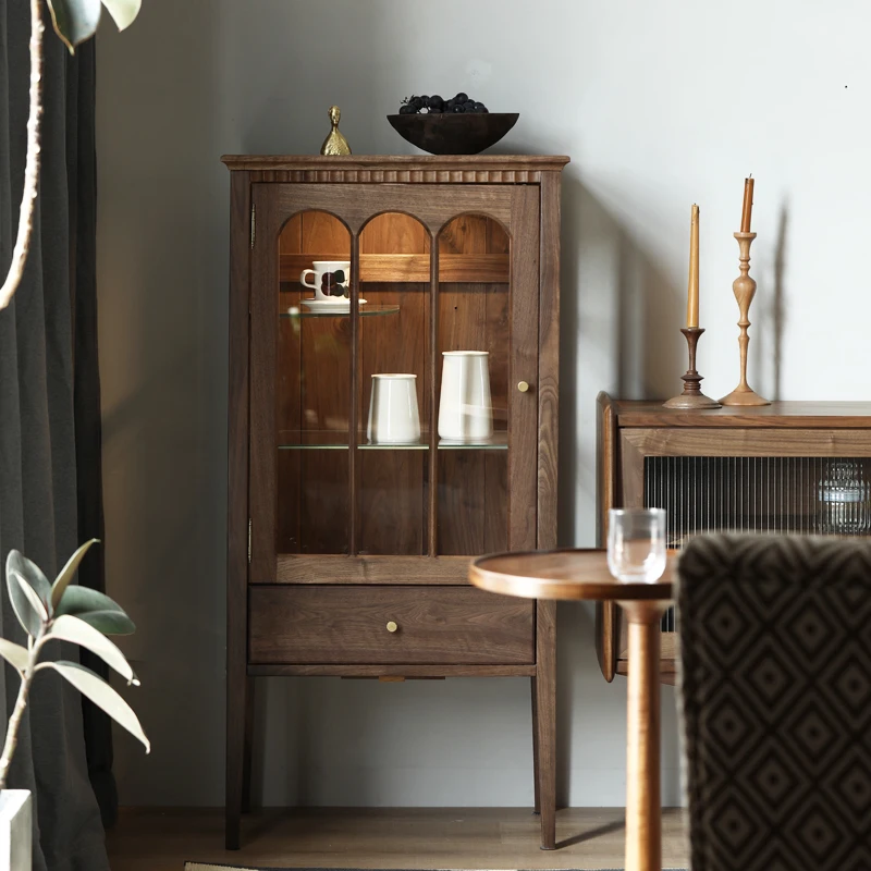 Рисунок 2 - Шкаф-витрина в стиле ретро из стекла