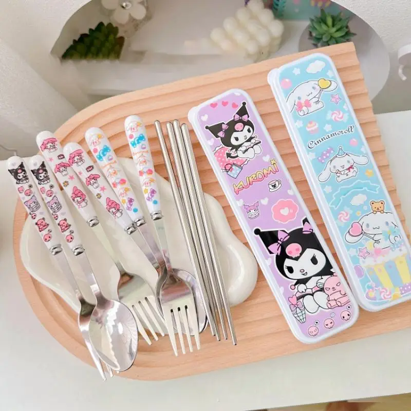 

Kawaii Sanrio Hello Kittys Cartoon Tableware Set Kuromi Cinnamoroll Girl Heart Portable Lunch Spoon Fork Kitchen Three Piece Set
