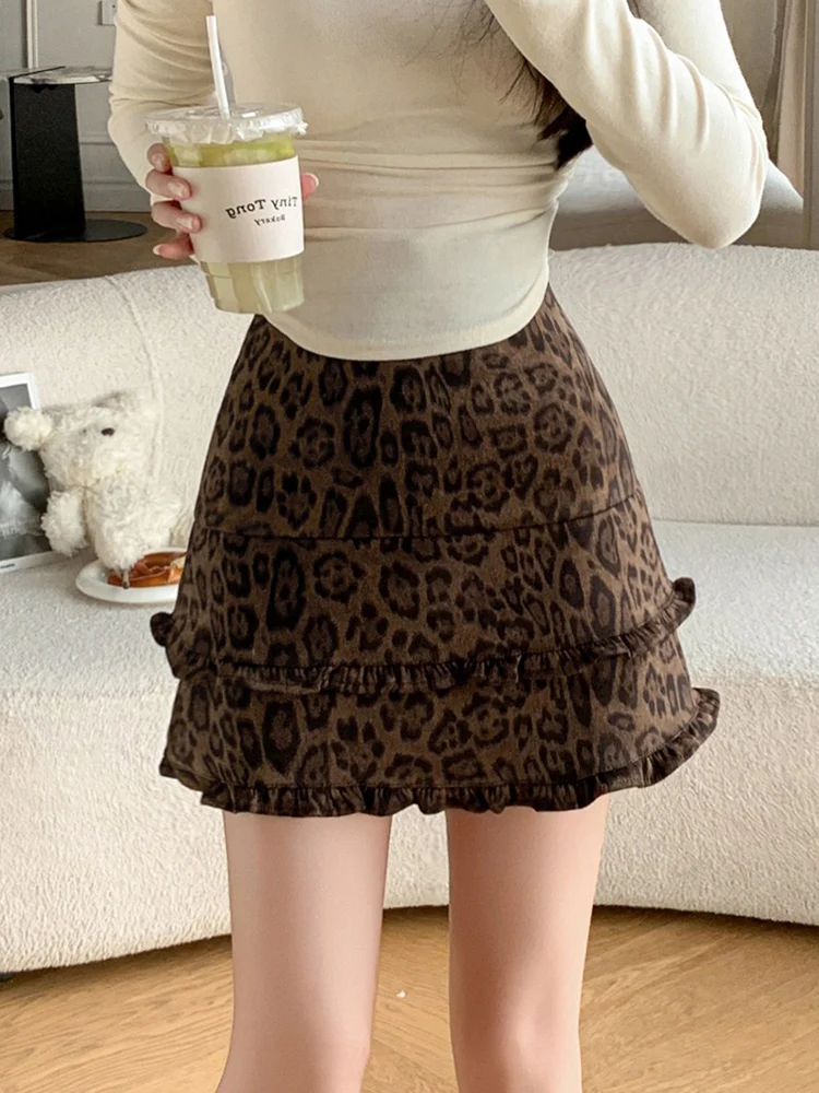 Gonna corta in pelle scamosciata leopardata stampata retrò