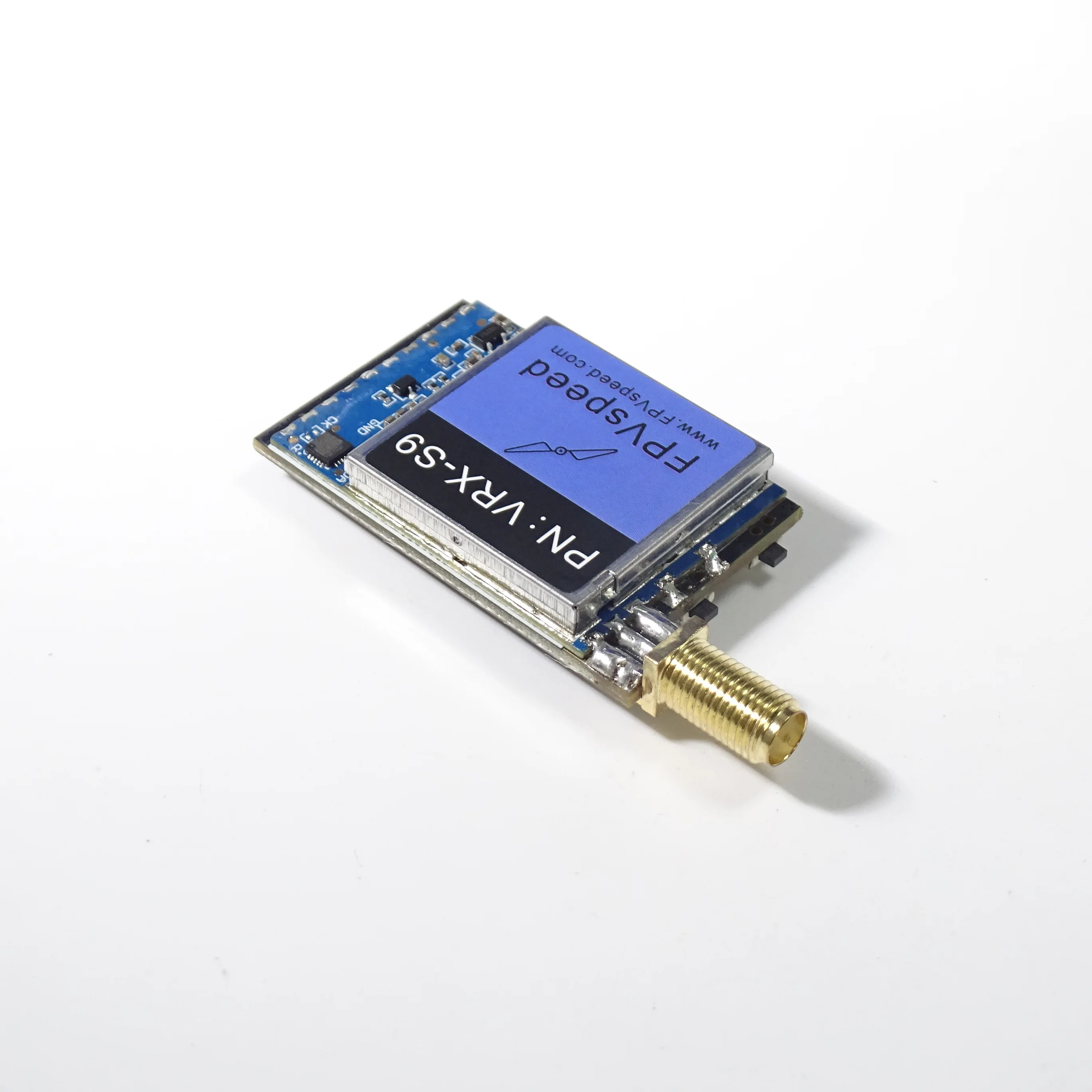 FPVspeed VRX-S9 Récepteur Vidéo FPV 1.2G-2.2GHz 64CH installé sur un drone avec antennes longue portée