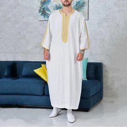 Muslim Robe Arabic Loose National Costume Middle Sleeve Gold Embroidered V Neck Traditional Men's Retro Robe 2024 Summer New Eid