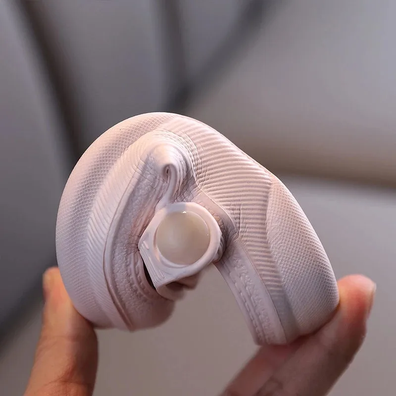 Рисунок 6 - Детские сандалии с дырками