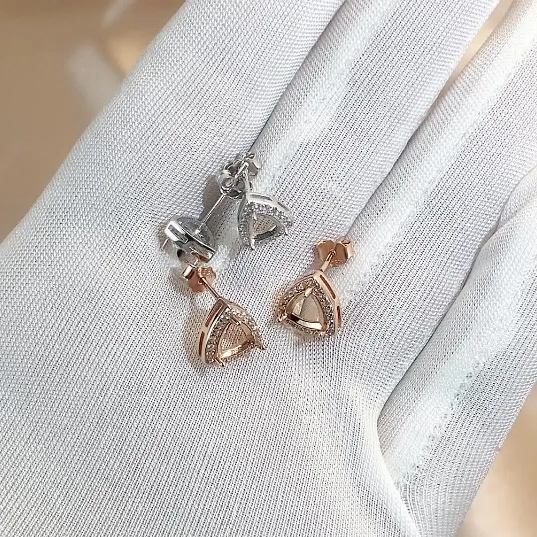 Orecchini in argento placcato oro con pietra di luna e tanzanite