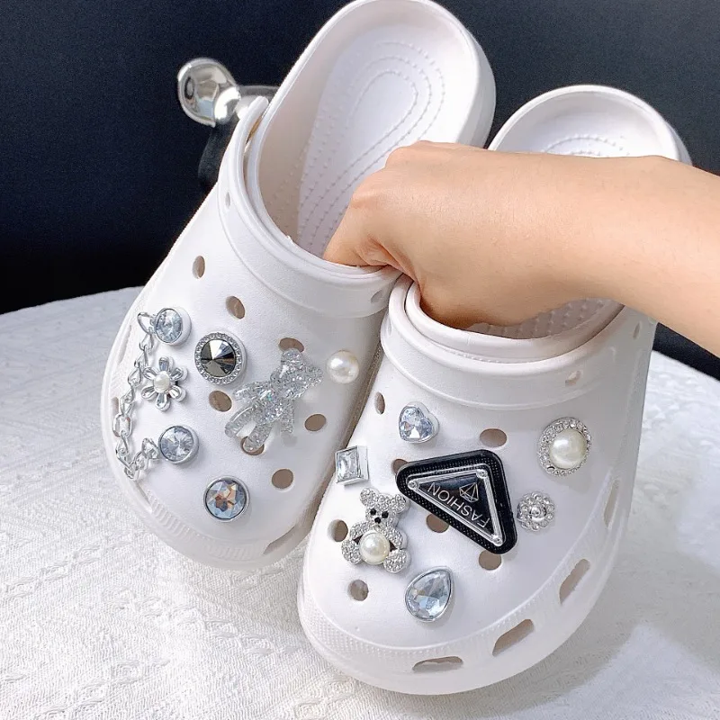

Fashion Triangle Hole Shoes Croc Charms Decoration Shoe Buckle Cute Silver Pearl Bear DIY JIBZ Croc Shoes Flower Accessories