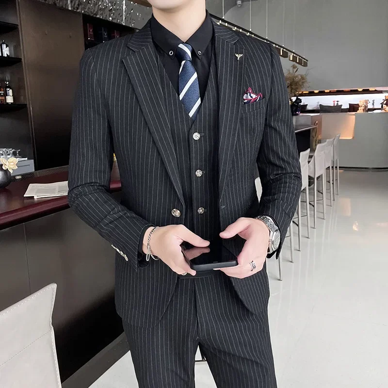 

2024 New (suit + Vest + Pants) Men's Business Casual British Slim-fit Striped Fashion High-end Simple Wedding Gentleman Suit