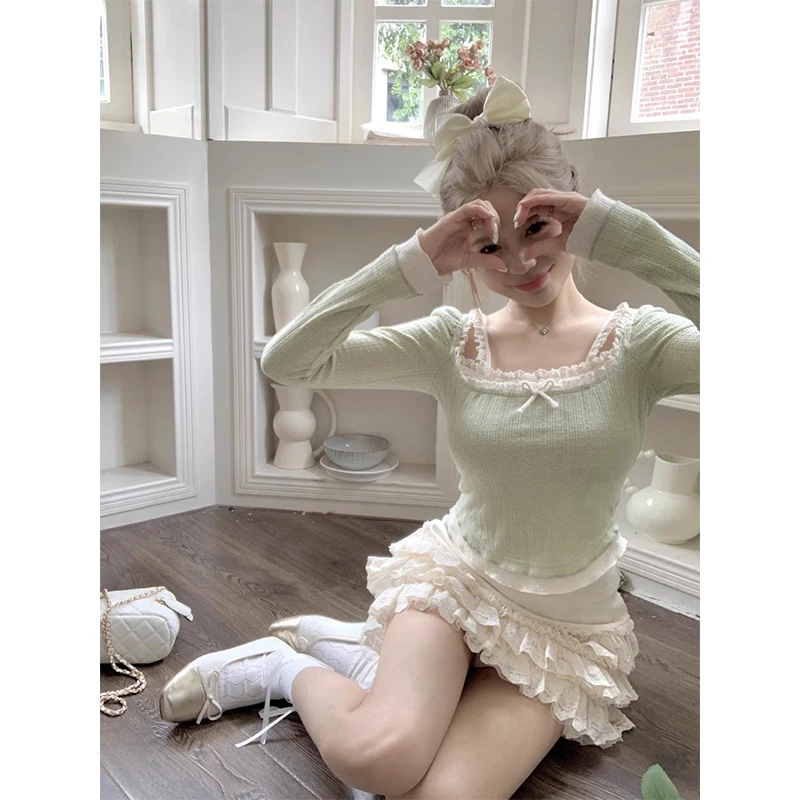 달콤하고 매운 세트 여성 봄 우유 시리즈 가짜 투피스 스퀘어 칼라 니트 탑 슬리밍 레이스 케이크 스커트 투피스 세트