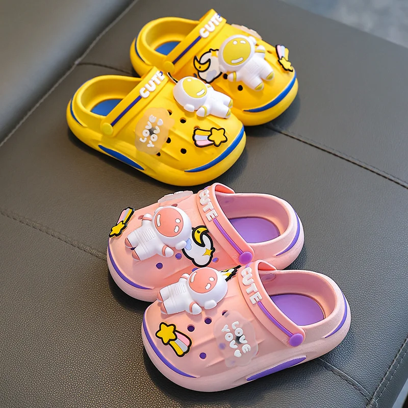 Garden Shoes Children's Sandals New Astronaut 3D Slippers For Summer Boys And Girls Clogs Sandals Non-skid Beach Shoes