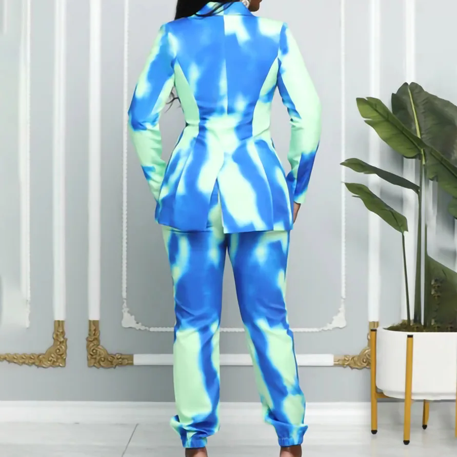 Рисунок 2 - Женский двубортный блейзер с принтом