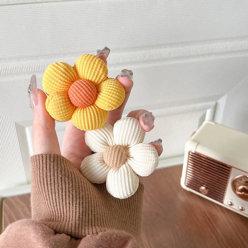 Floral Knitted Finger Grip Phone Holder – Stylish Desktop Stand