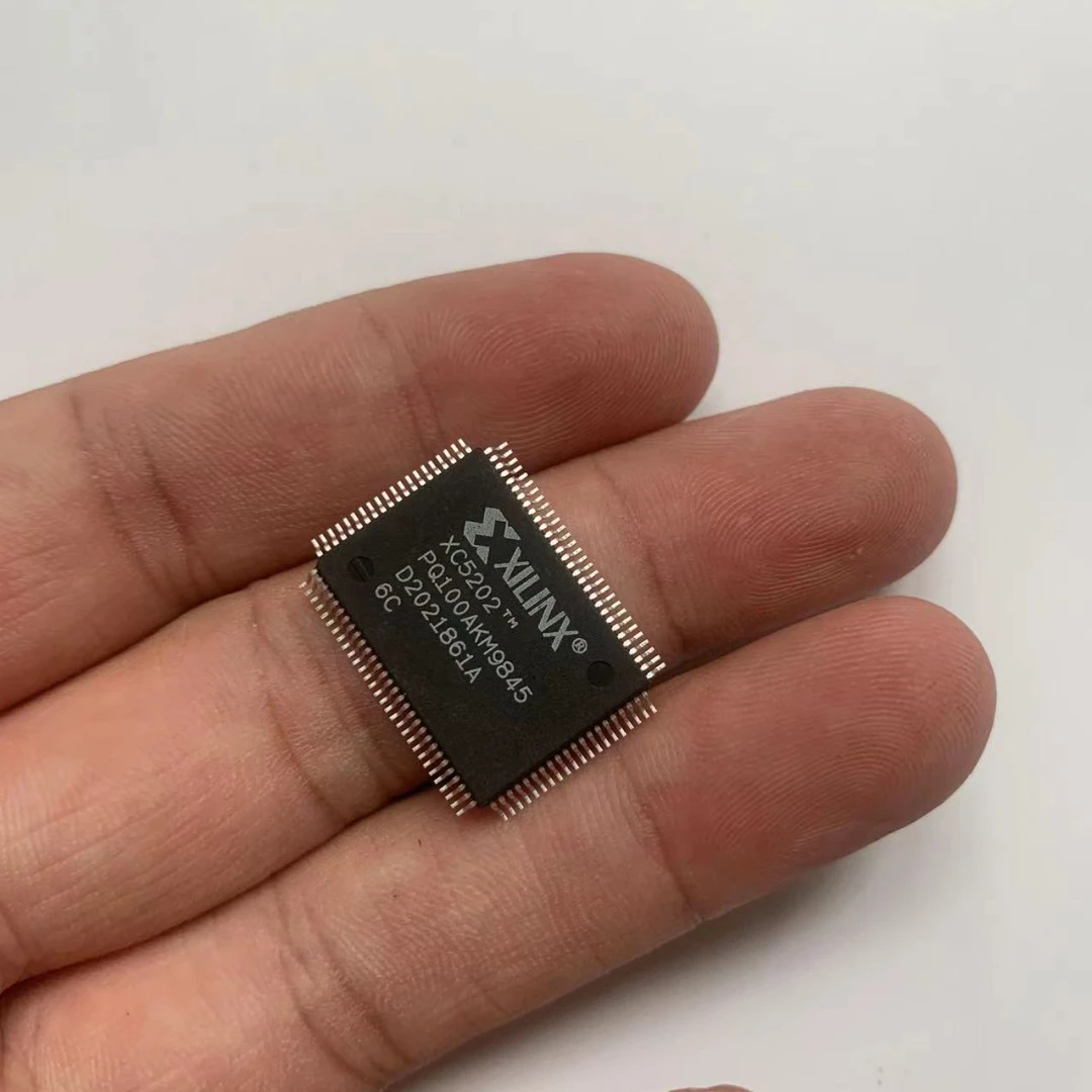 

XC3042A-7PQ100C QFP100 новый оригинальный чип