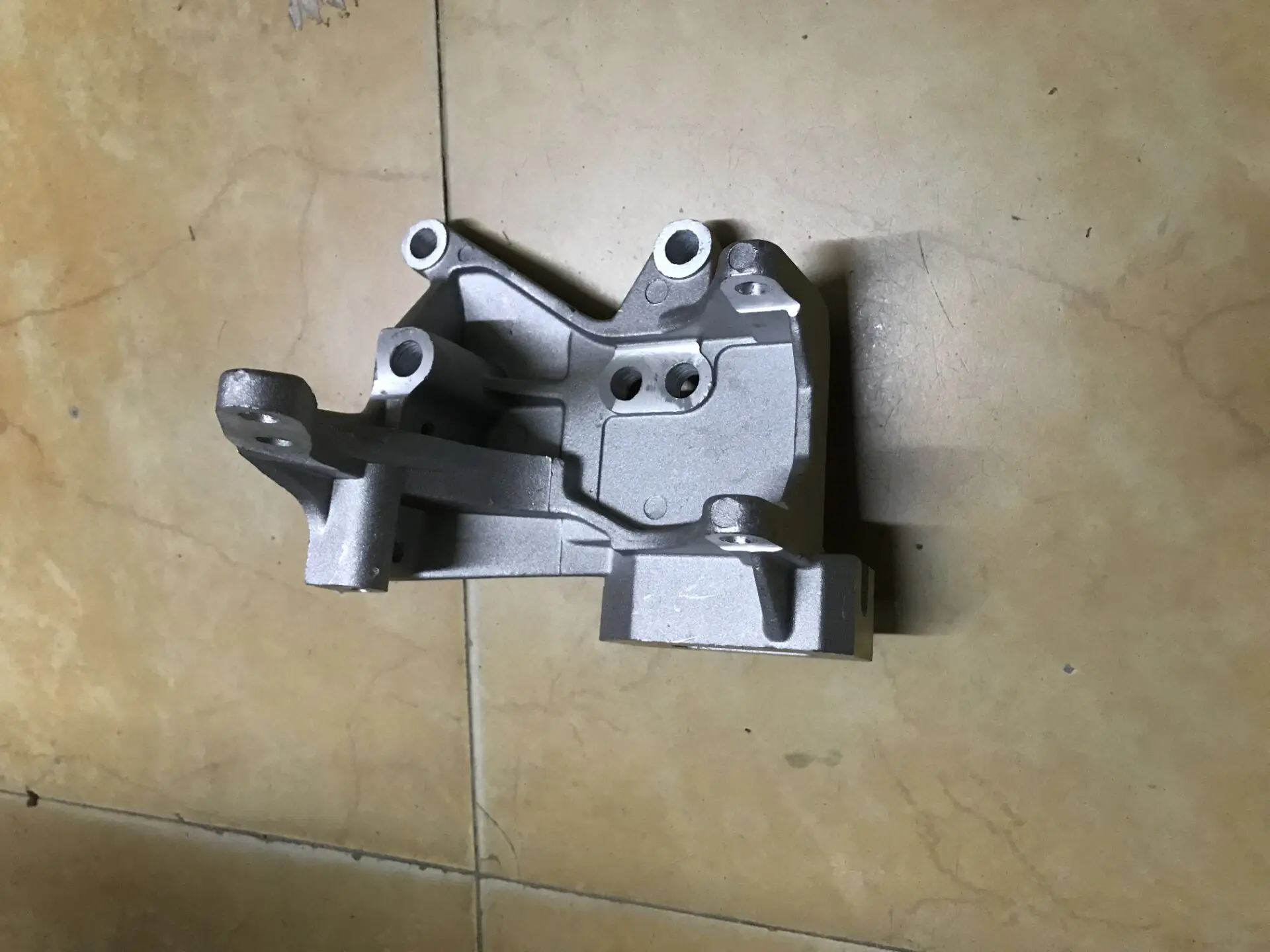 

New Genuine OEM Parts Auto Compressor Bracket 49120-60G10 For Suzuki Baleno/Esteem/Cultus /Swift