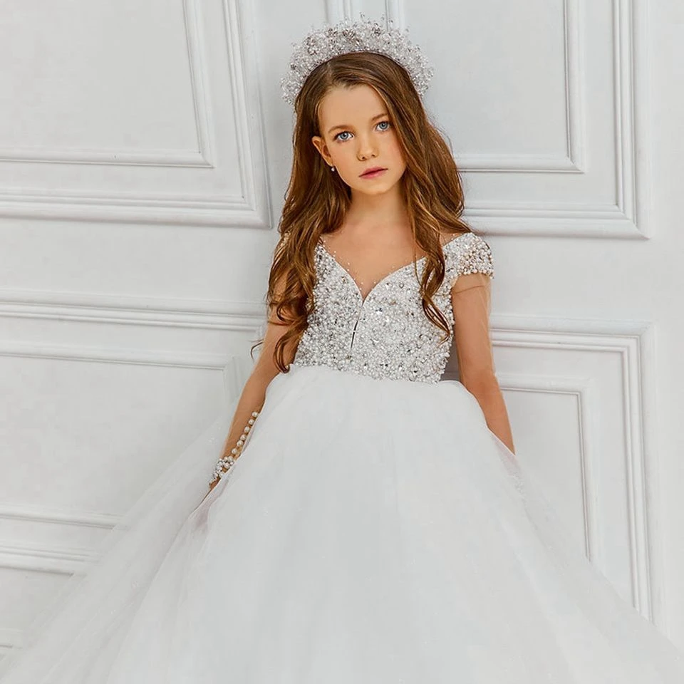 Maßgeschneiderte luxuriöse weiße Glitzerkristall-Perlen-Blumenmädchenkleider für die Hochzeit 2026 Illusion Ballkleid Erstkommunionkleider – Detail 5