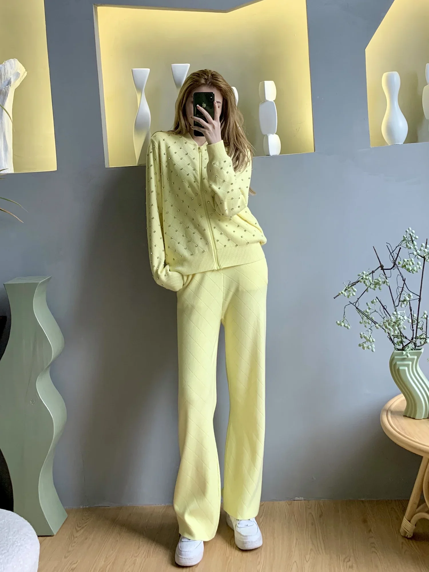 

2021 new autumn suit fashion temperament beaded knitted cardigan and wide leg pants 2-piece woman