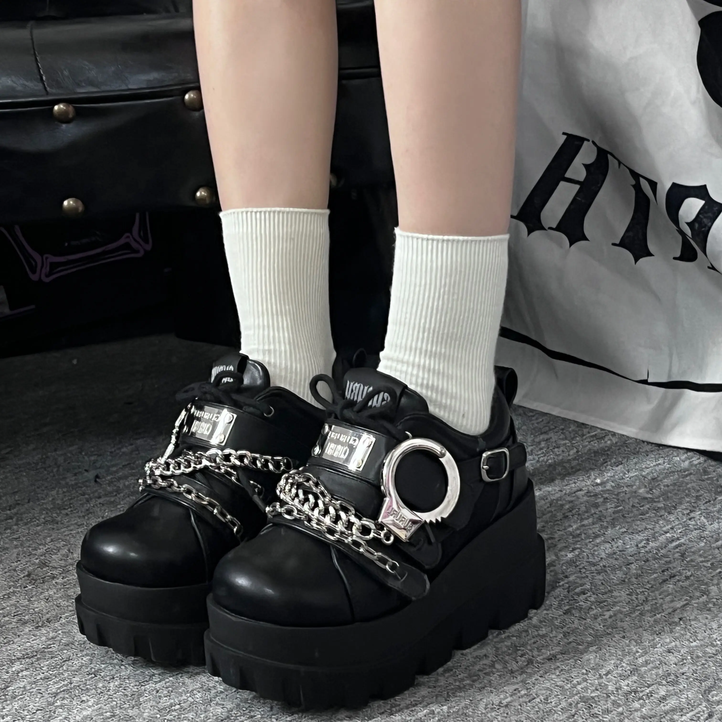 Gururu Original Handcuff Theme Y2K Subculture Heavy Industry Ragazza Piccante Scarpe Con Suola Spessa Cos Loli Retro Punk Pu Scarpe Singole