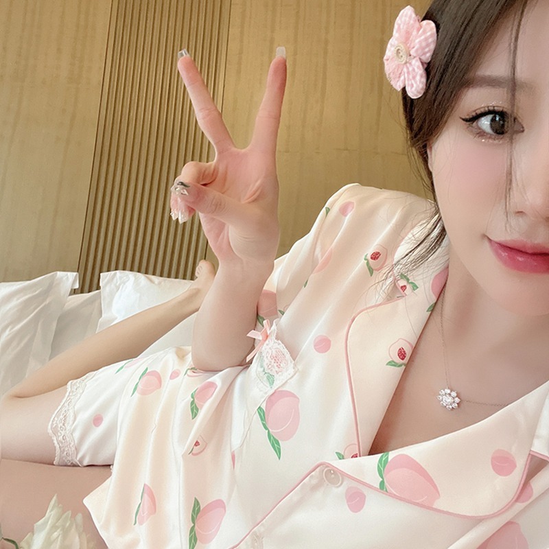 Ice silk thin peach lace edge women's pajamas summer 2025 new silk short-sleeved shorts lapel girls homewear two-piece suit