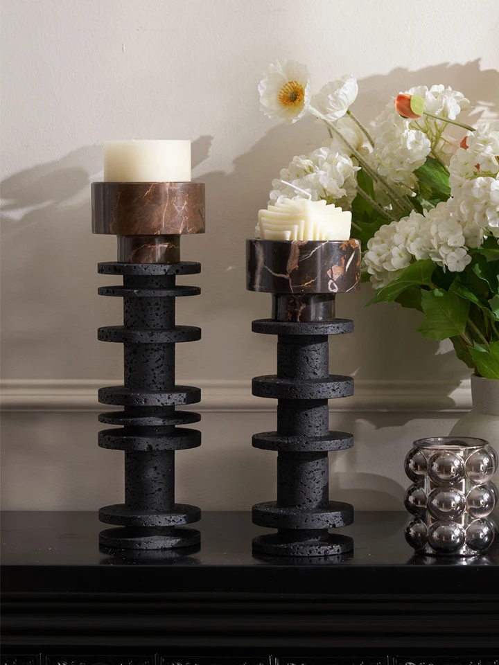 Deux Porte-bougies En Marbre/granit Foncé, 5 1/2 Et 4 1/2 Pouces, Dorés, Occasion