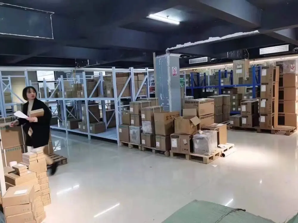 Schneider ETH 백플레인 모듈, BMEXBP0400, 4 슬롯, 1 개 새로운 상자