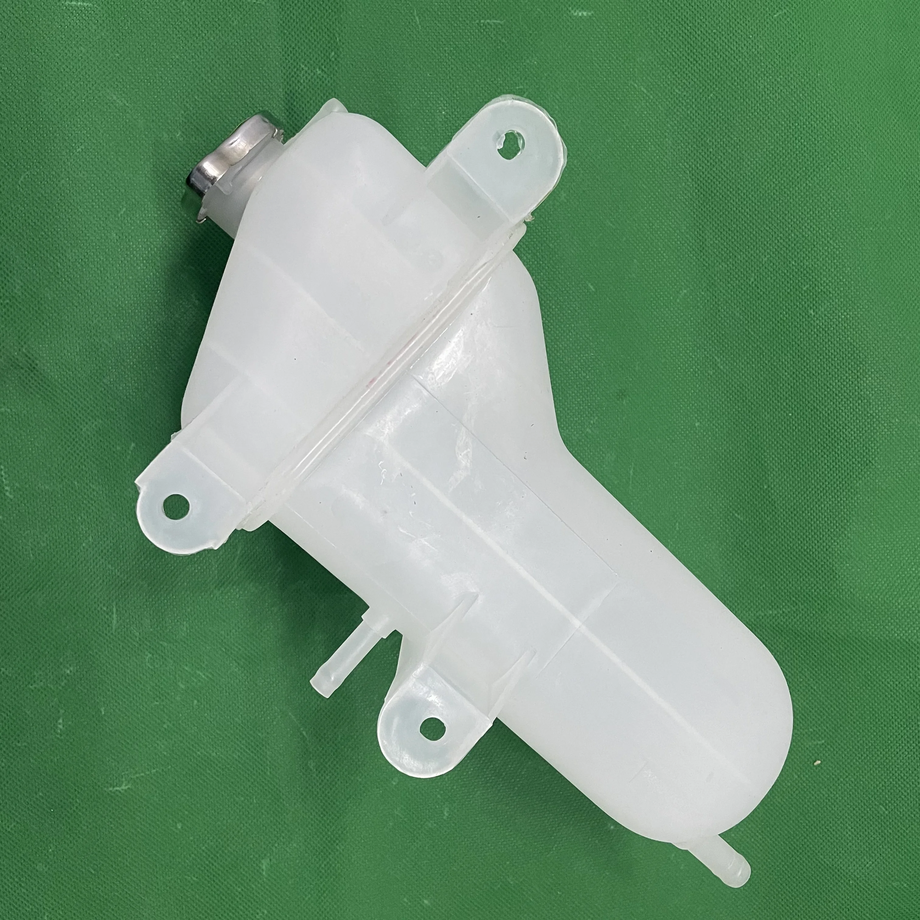 AUTO RADIATOR WATER TANK FOR HYUNDAI STAREX H1 2.5 DIESEL 254294A000 254304A000,254314A000,25429-4A000,25430-4A000,25431-4A000