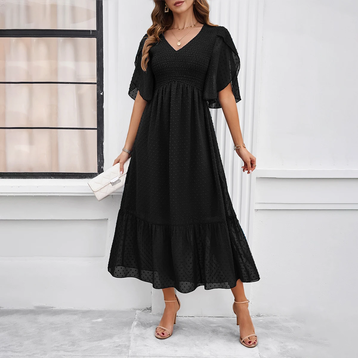 

2024 Spring/Summer Elegant Solid Color V-neck Petal Sleeve Dress