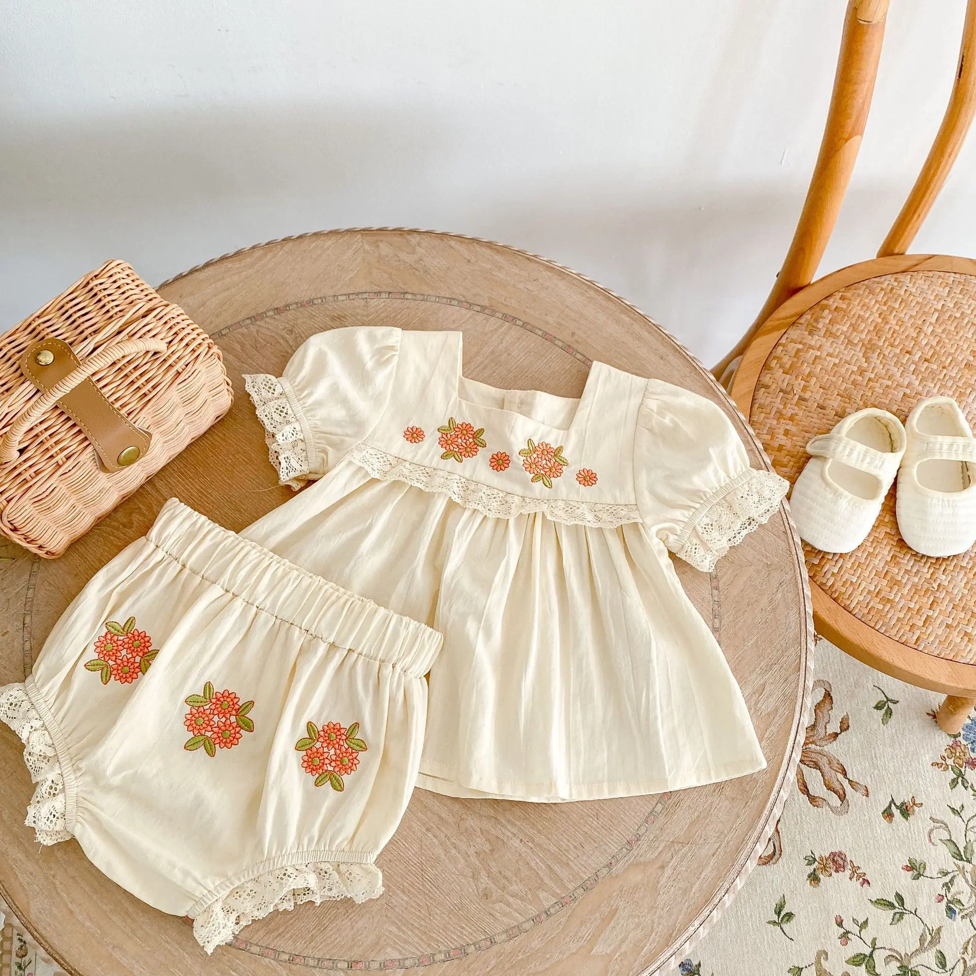 

Summer Toddler Baby Girls Clothing Sets Flower Embroidered Short Sleeve Top + Bread Shorts 2 Piece Suit Cute Infant Kids Outfit