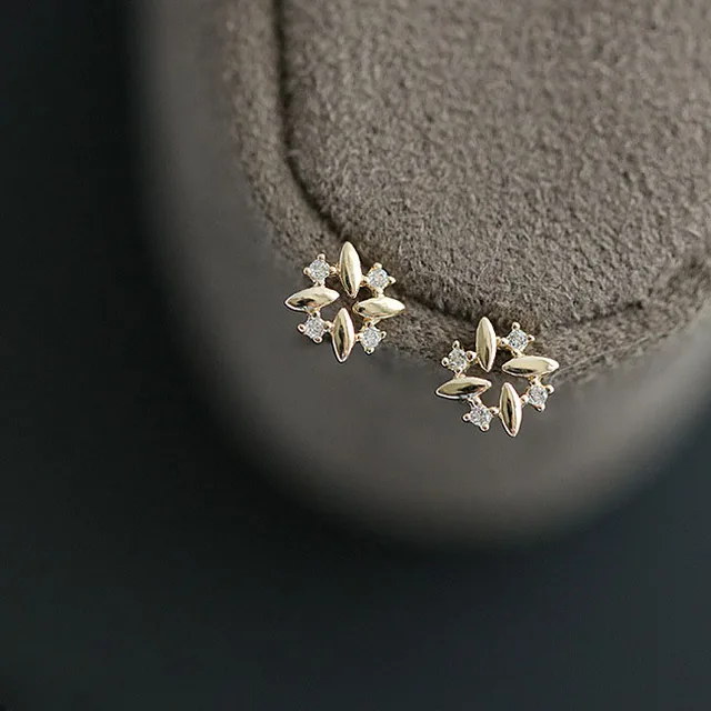 925 Sterling Silver Japanese Micro Inlaid Crystal Four-Pointed Star Plating 14k Gold Earrings Women Small Cute Banquet Jewelry 3