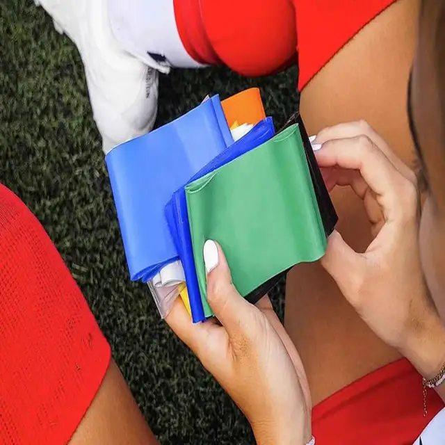Parastinchi Calcio Regolabili - 4 Pezzi Con Nastro Antiscivolo Per Adulti E Bambini | Protezione Sportiva