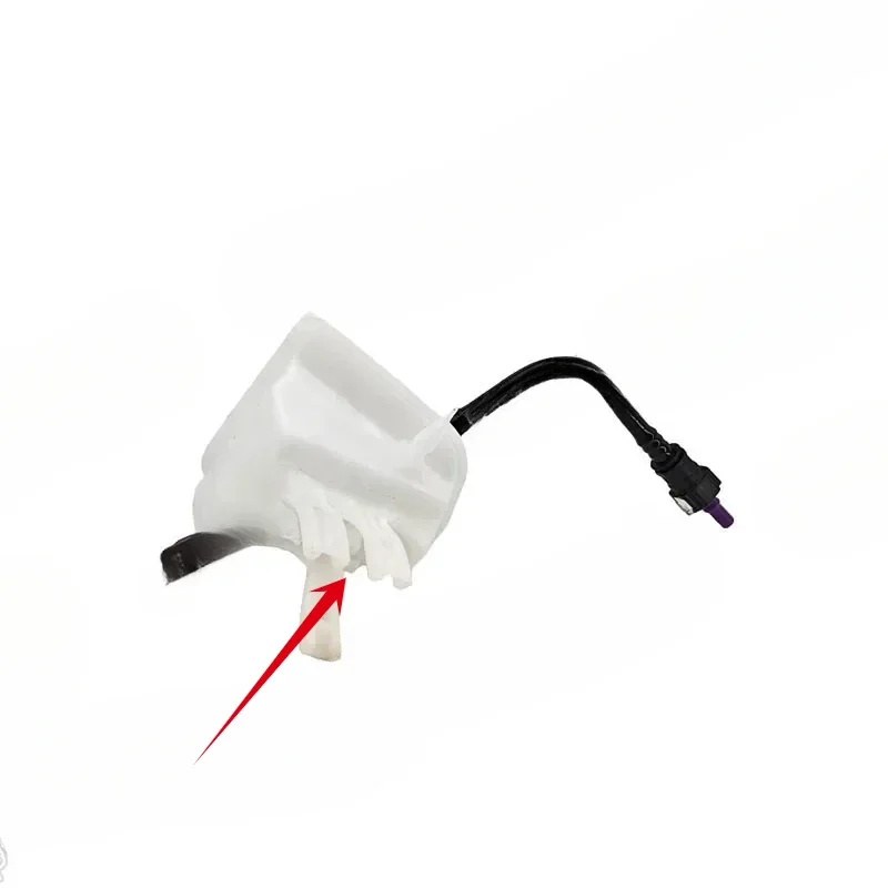 Brake Fluid Jug (With Tube) Engine Parts Wearing Part Braking System Car Accessories Used For PEUGEOT 307 308 408 4635A6