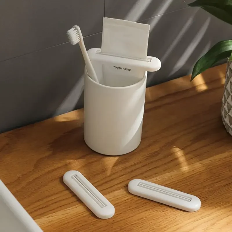 Toothpaste Squeezer, Toothpaste Clip, Facial Cleanser Hand Cream Squeezer, Household Manual Toothpaste Rolling Squeezer 3